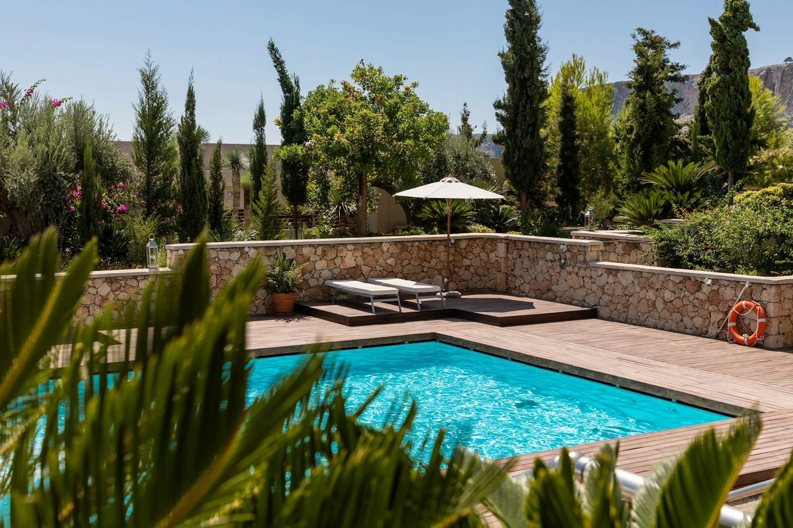 Pinnacle Peak Resort Yard